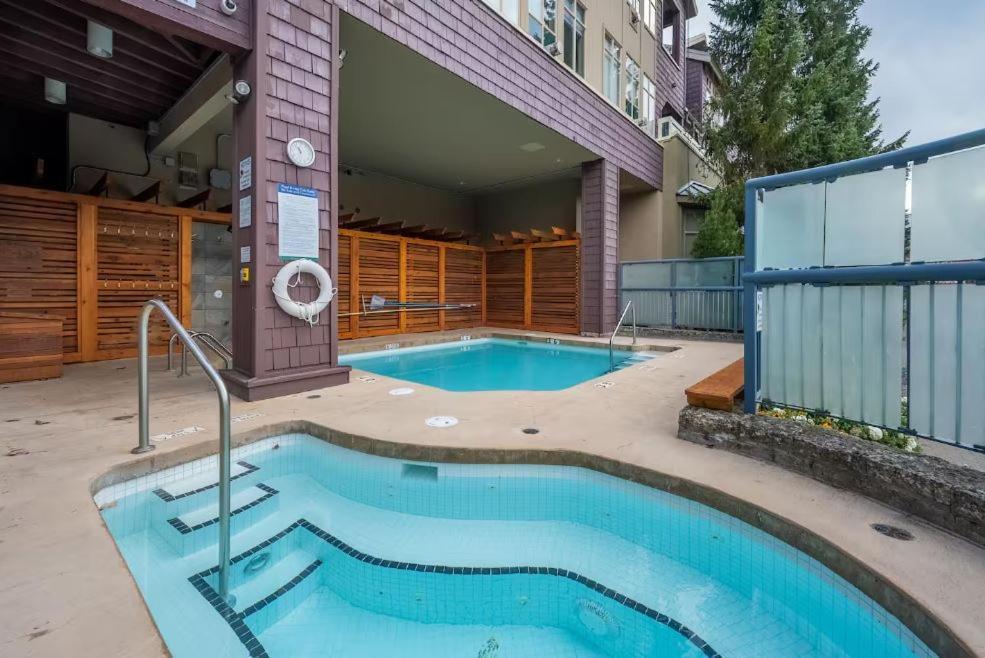 1br Stylish Village Location With Private Balcony
