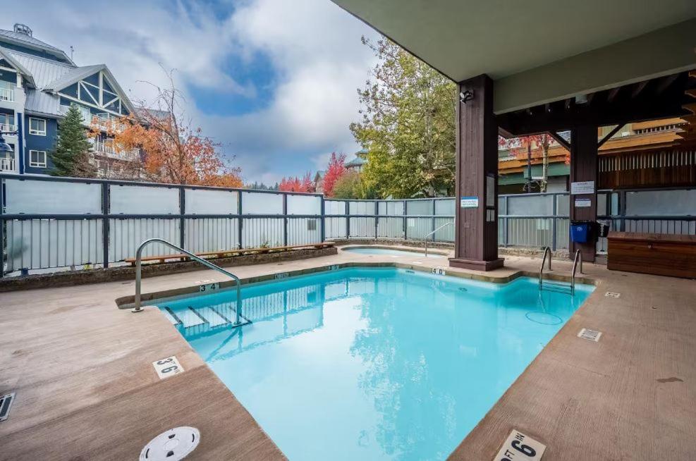 1br Stylish Village Location With Private Balcony