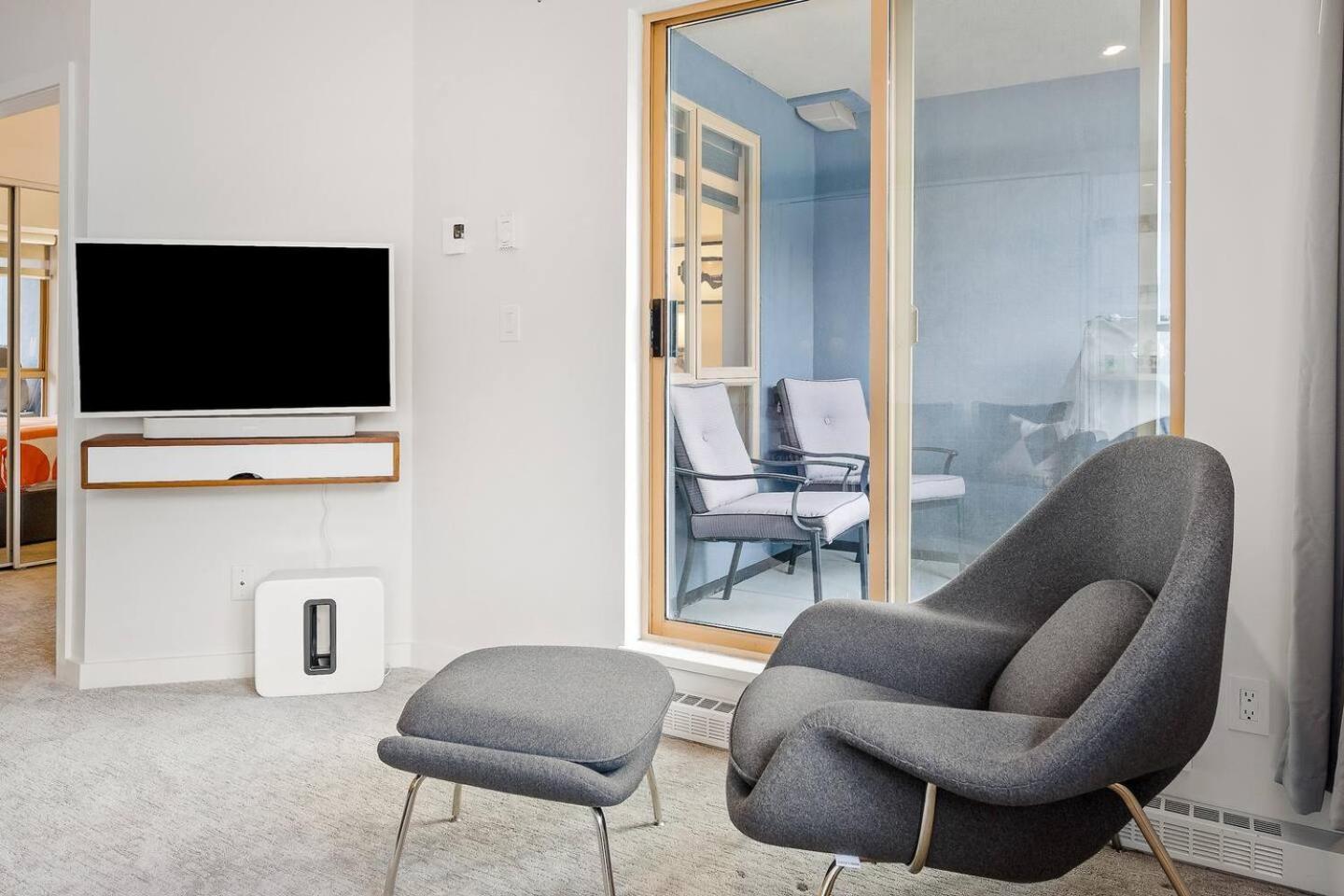 1br Stylish Village Location With Private Balcony Holiday home