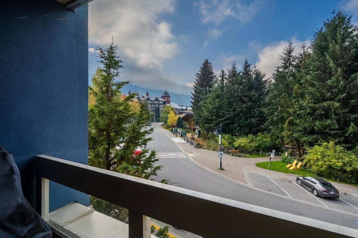1br Stylish Village Location With Private Balcony *