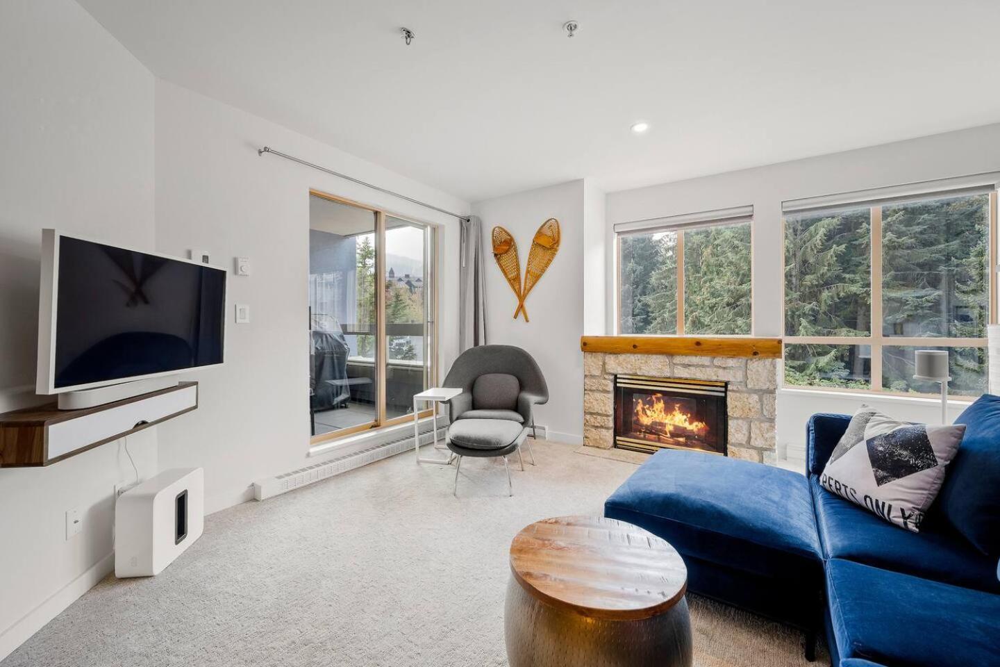 1br Stylish Village Location With Private Balcony Whistler